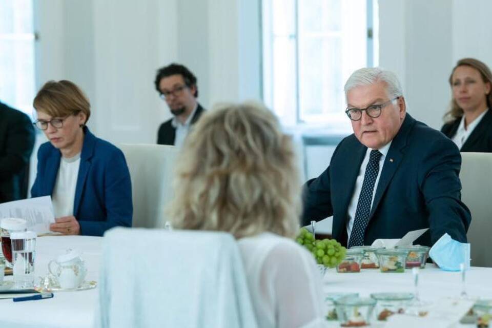 Kaffeetafel bei Bundespräsident Steinmeier Kaffeetafel bei Bundespräsident Steinmeier