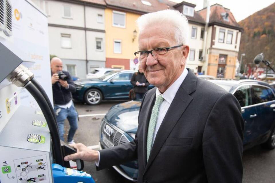 Winfried Kretschmann bezweifelt schnellen Siegeszug des E-Autos Winfried Kretschmann bezweifelt schnellen Siegeszug des E-Autos
