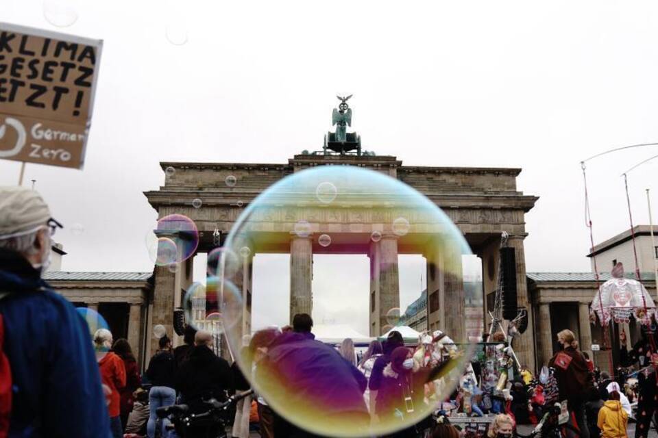 Für den Klimaschutz zurück auf die Straße Für den Klimaschutz zurück auf die Straße