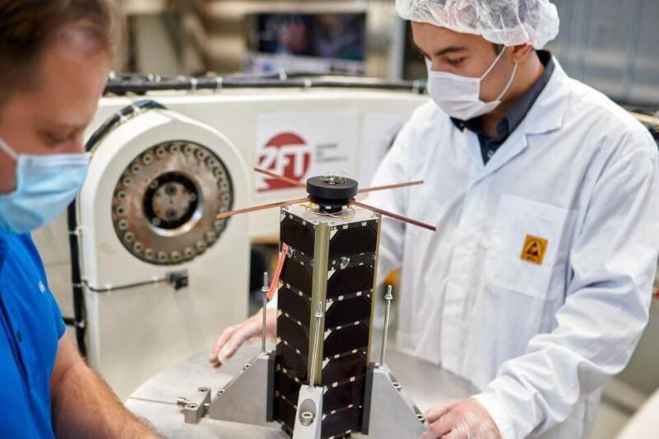 Kleinst-Satellit im Labor Kleinst-Satellit im Labor