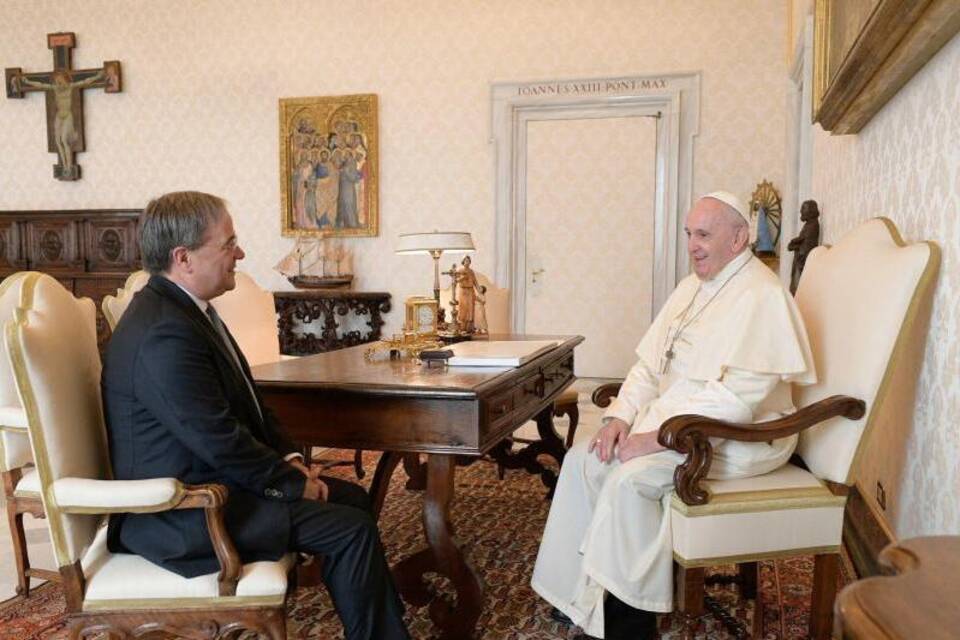 Papst Franziskus empfängt Ministerpräsident Laschet Papst Franziskus empfängt Ministerpräsident Laschet