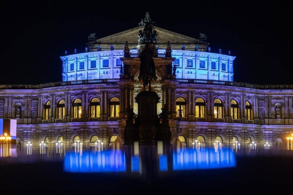 Schritt für Schritt Semperoper Langsam zurück zum Normalbetrieb