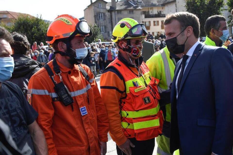 Macron besucht Krisenregion