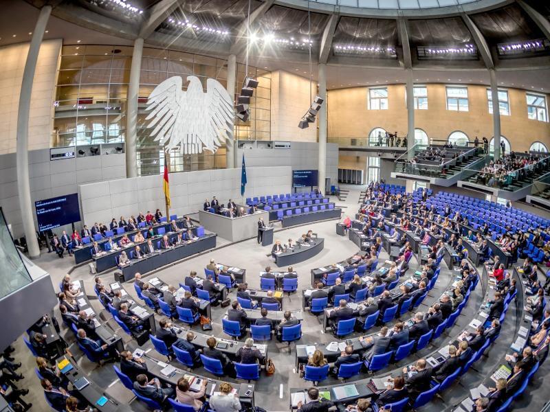Abstimmung im Bundestag: Gutachten bescheinigt Wahlrechtsreform wenig