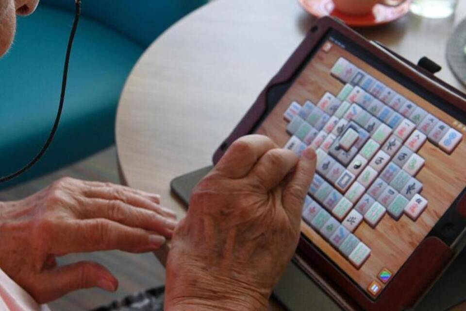 Tablets sollen gegen Einsamkeit von alten Menschen helfen