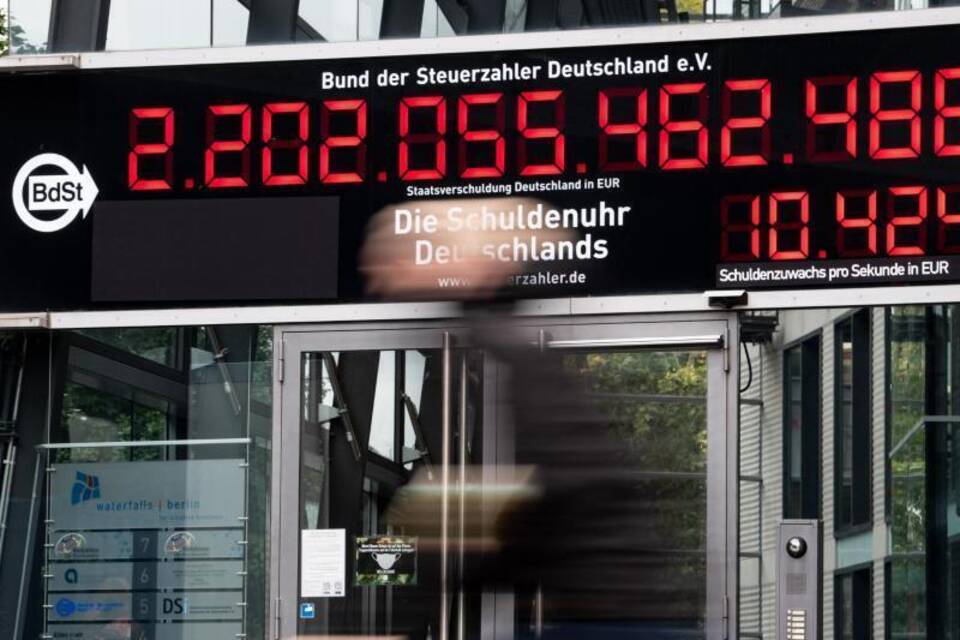 Schuldenuhr zeigt neuen Höchststand an Schuldenuhr zeigt neuen Höchststand an