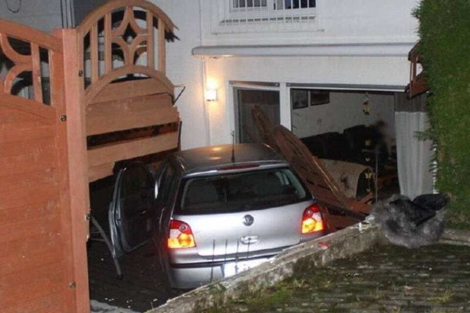 Auto nach Fahrerflucht Auto nach Fahrerflucht