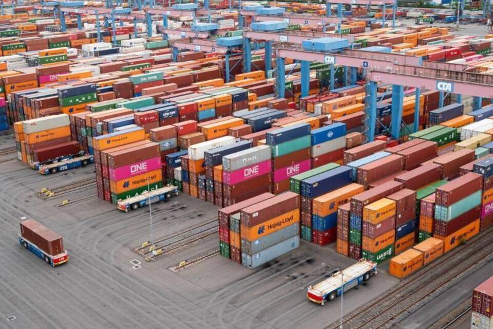 Container im Hamburger Hafen Container im Hamburger Hafen