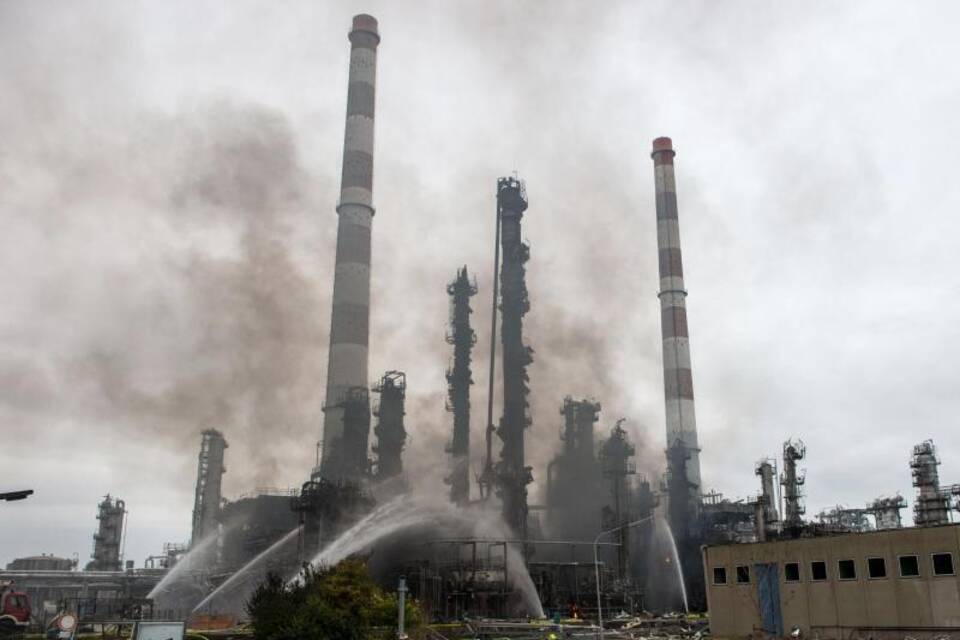 Großbrand auf Raffinerie Großbrand auf Raffinerie