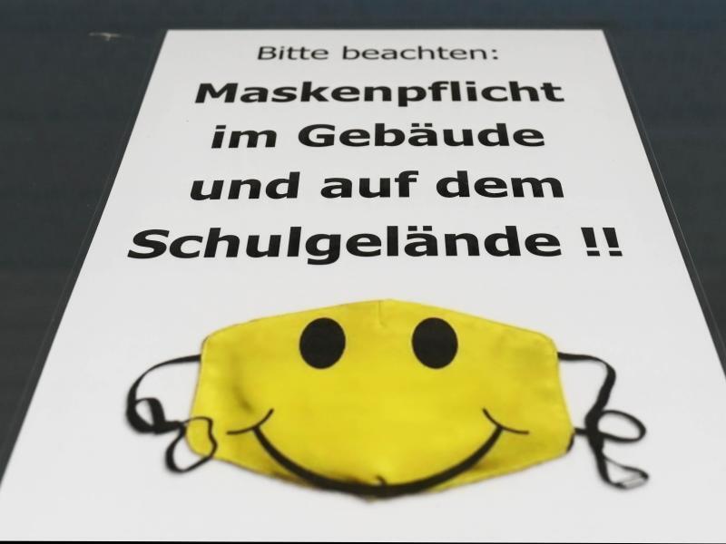 Ab Montag Maskenpflicht In Baden Wurttemberg Auch Im Unterricht Inland Rnz