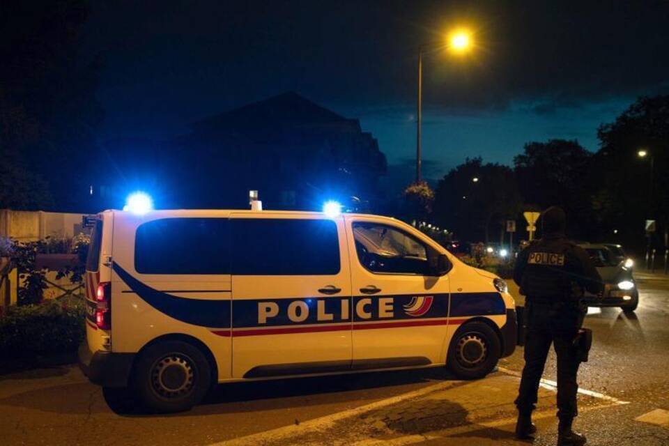 Brutaler Angriff nahe Paris Brutaler Angriff nahe Paris