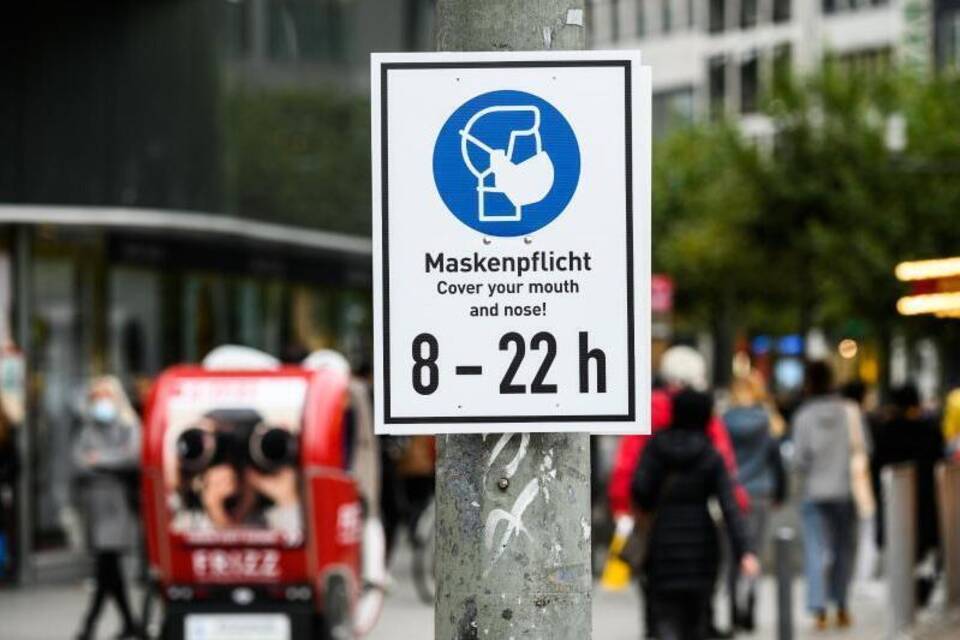 Maskenpflicht auf der Einkaufsstraße