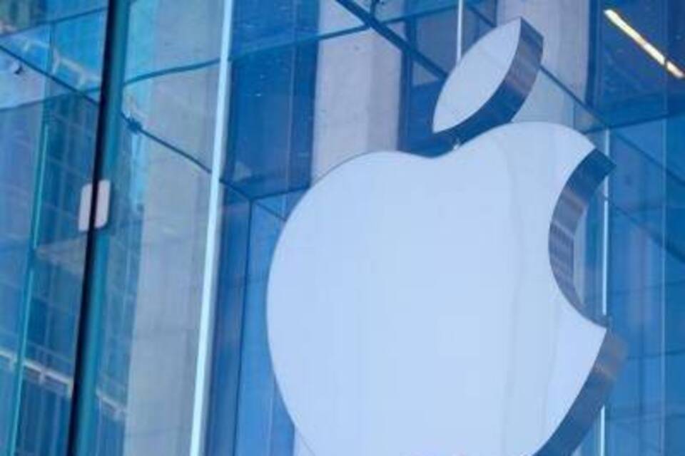 Apple Apple