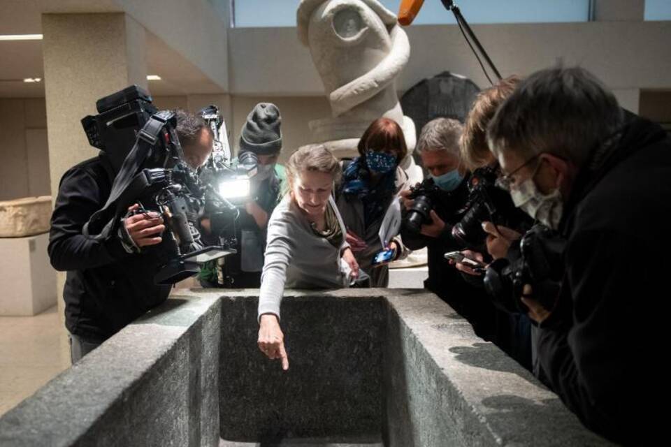 Kunstwerke auf der Museumsinsel beschädigt Kunstwerke auf der Museumsinsel beschädigt