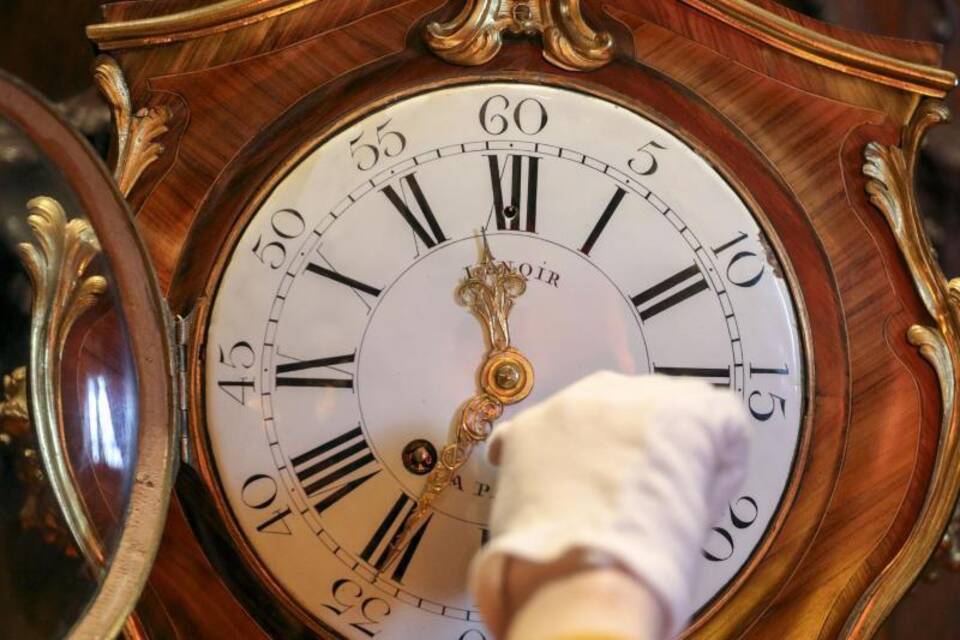 Wer hat an der Uhr gedreht? Wer hat an der Uhr gedreht?