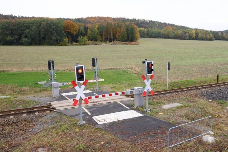 Bahnübergang ins nirgendwo Bahnübergang ins nirgendwo