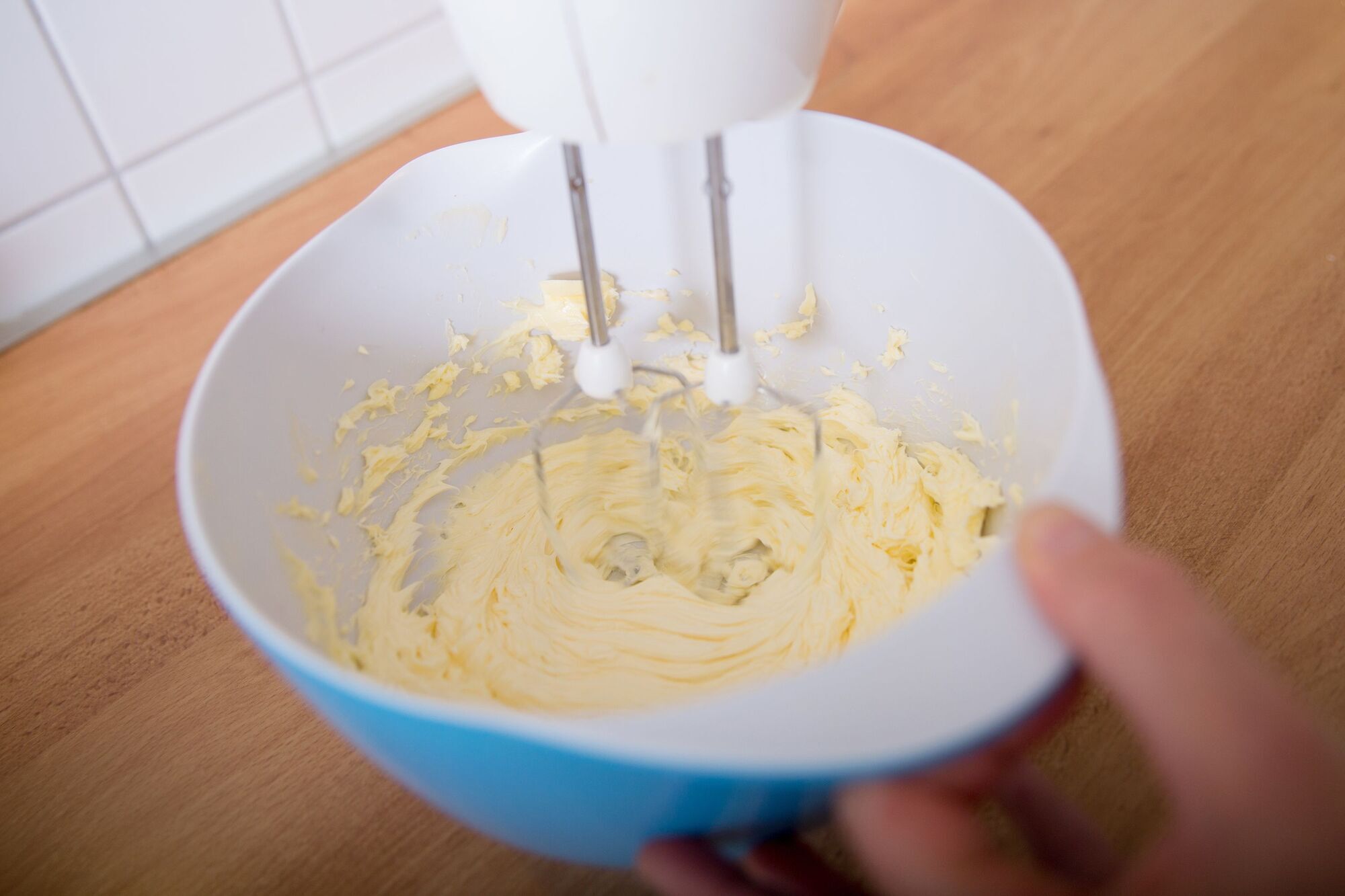 Geschmeidig statt grieselig So gelingt die perfekte Buttercreme Essen und Trinken RNZ