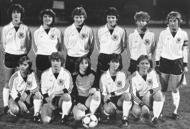 Zum Fremdschämen: Umgang mit Fußballerinnen in den 70er ...
