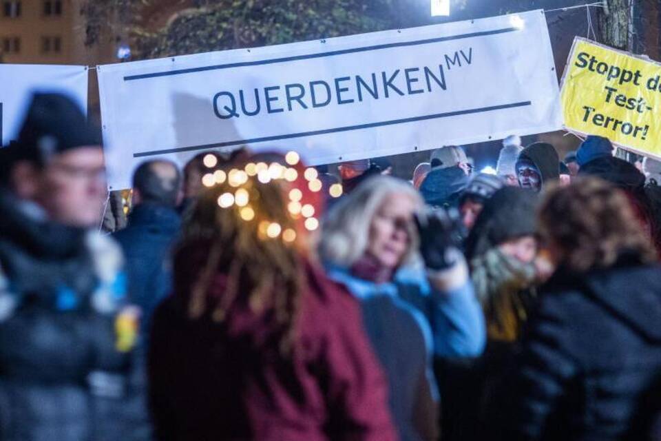 Gegen Corona-Beschränkungen Gegen Corona-Beschränkungen