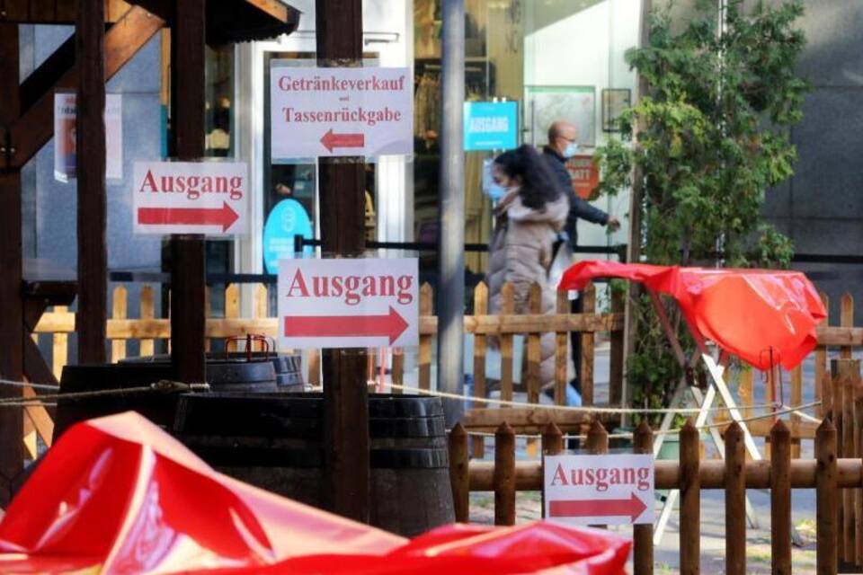 Essener Weihnachtsmarkt liegt auf Eis