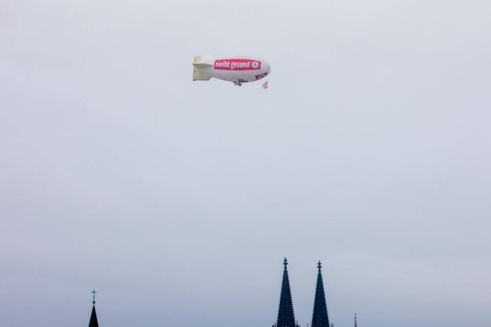 Zeppelin über Köln