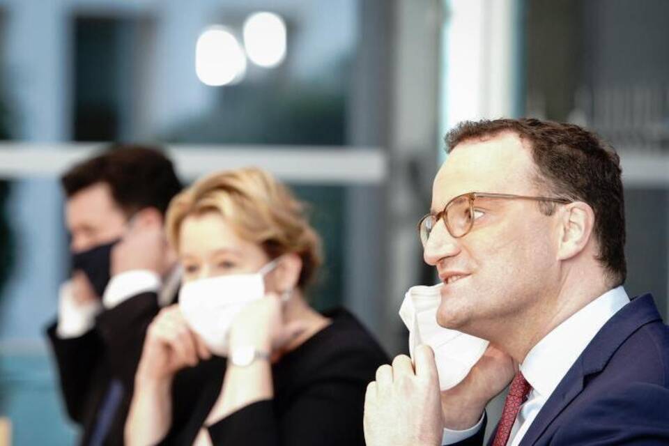 Vorstellung Zwischenbericht zur Konzertierten Aktion Pflege Vorstellung Zwischenbericht zur Konzertierten Aktion Pflege