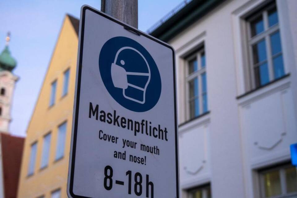 Hinweis auf Maskenpflicht Hinweis auf Maskenpflicht