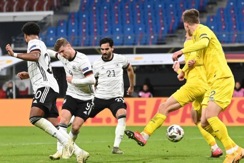 Timo Werner schießt aufs Tor