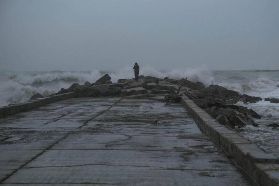 Wellenbrecher am Meer