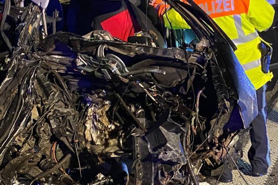 Vier Tote bei Falschfahrerunfall auf A99 Vier Tote bei Falschfahrerunfall auf A99