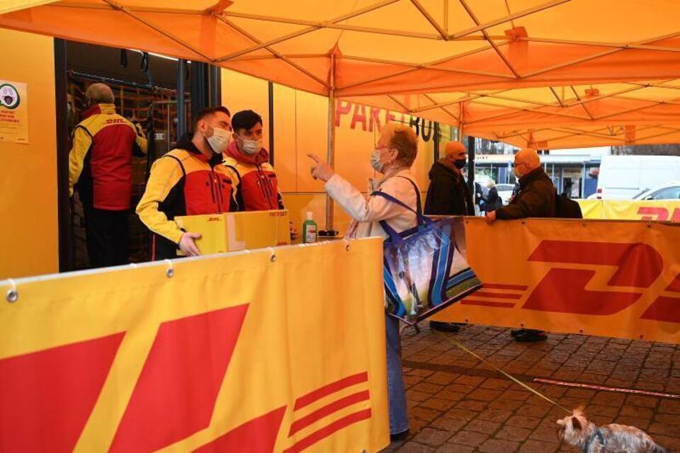 Vorstellung der DHL-Paketbusse für Berlin Vorstellung der DHL-Paketbusse für Berlin
