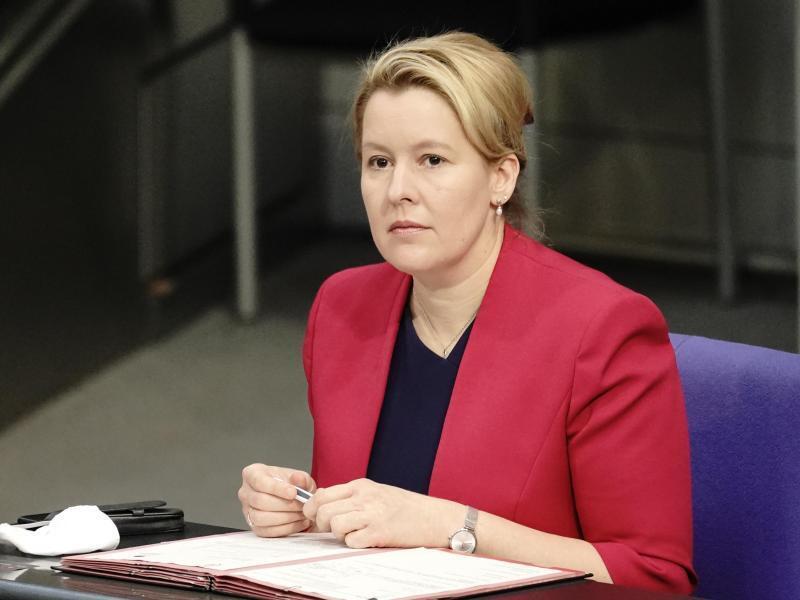 Doktorarbeit mangelhaft?: FU Berlin prüft erneut Giffeys ...