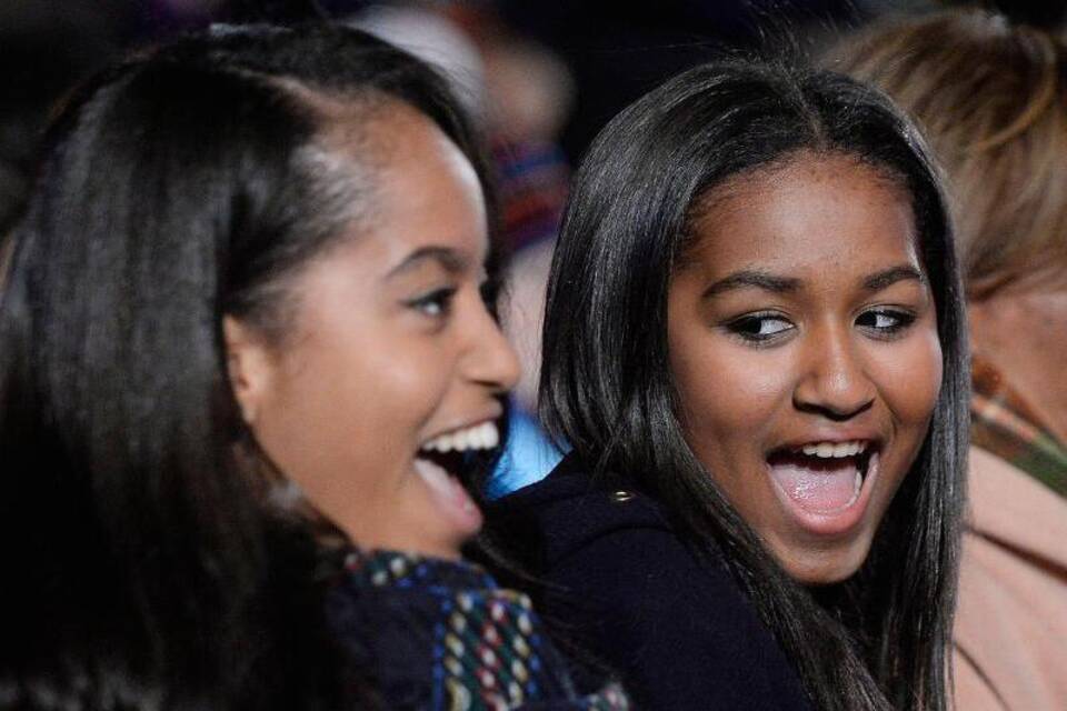 Malia & Sasha Obama