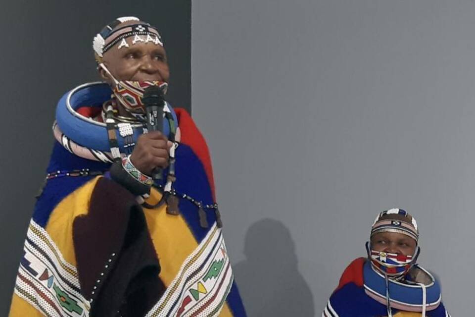 Esther Mahlangu Esther Mahlangu