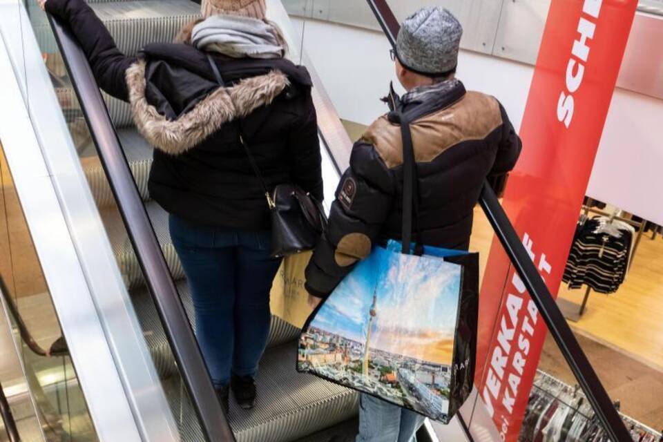 Kunden im Kaufhaus Kunden im Kaufhaus