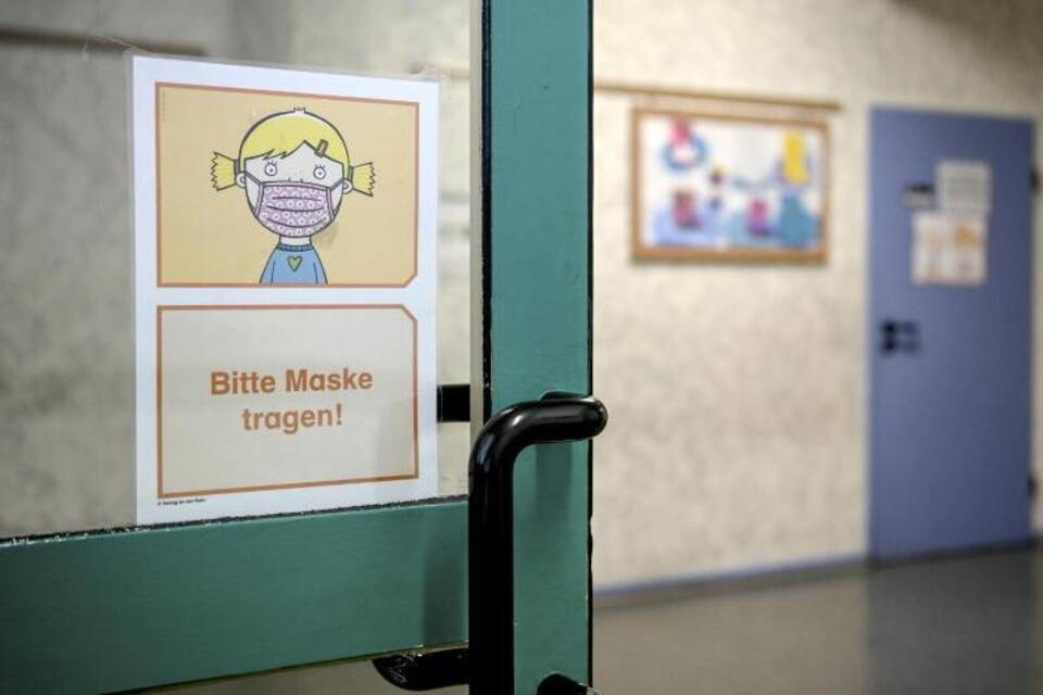 Ein Masken-Schild