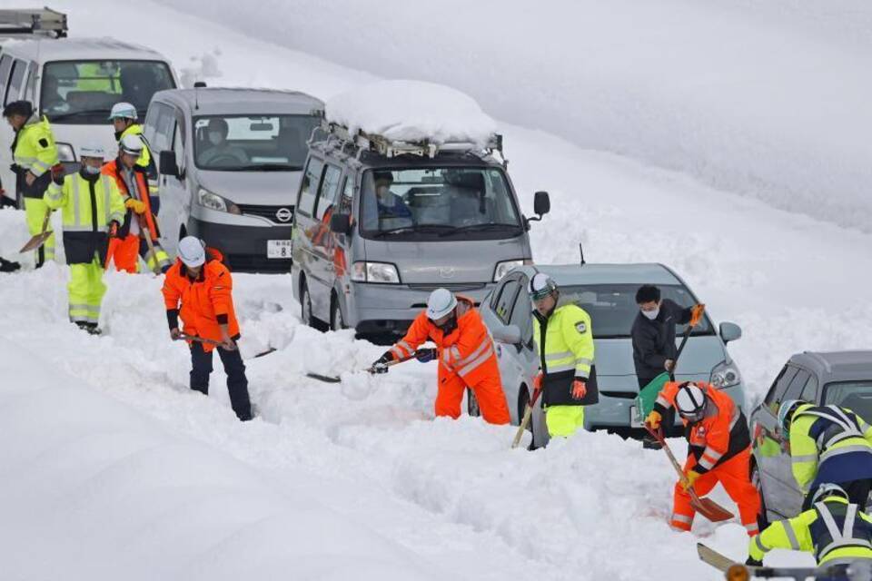Schneeschippen Schneeschippen