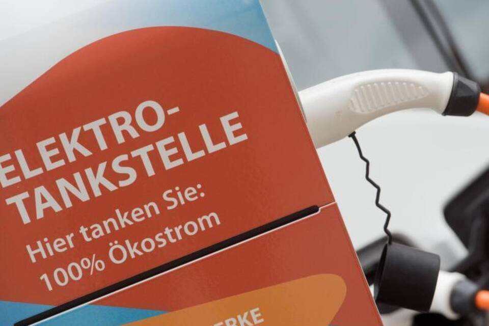 Elektrotankstelle - Ladestation für E-Autos Elektrotankstelle - Ladestation für E-Autos