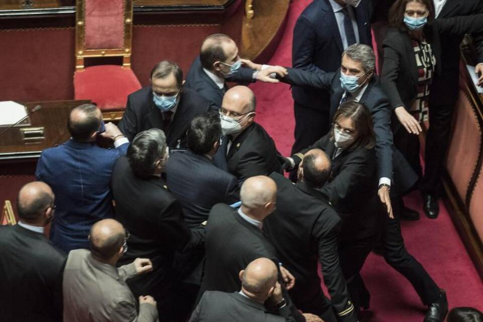 Rangelei im italienischen Senat Rangelei im italienischen Senat