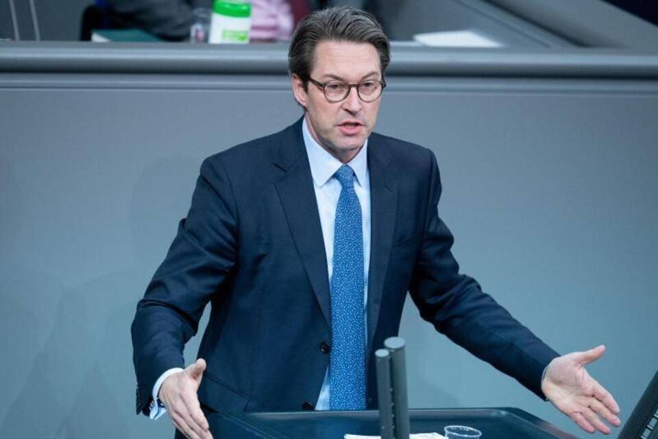 Scheuer will mehr Paket-Lieferungen per öffentlichem Nahverkehr