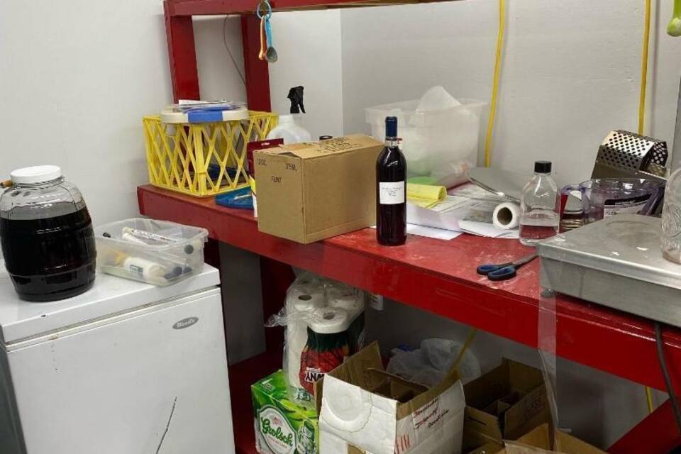 Die aufgeflogene Weinkellerei Die aufgeflogene Weinkellerei