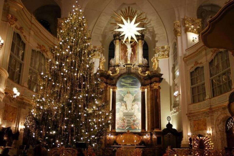 Krippenandacht in der Hauptkirche St. Michaelis in Hamburg