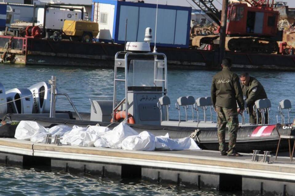 Migranten vor Tunesien Migranten vor Tunesien