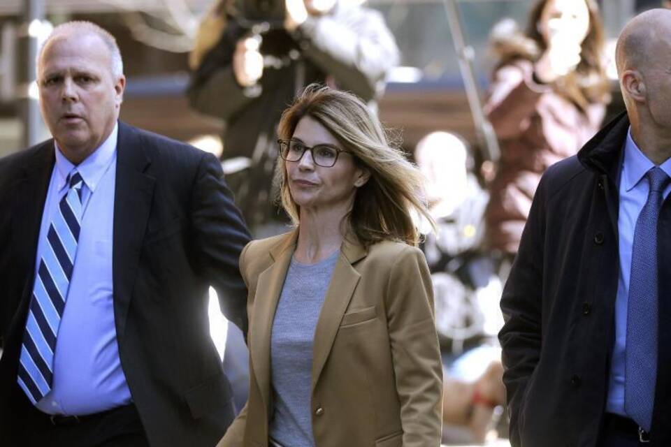 Lori Loughlin Lori Loughlin