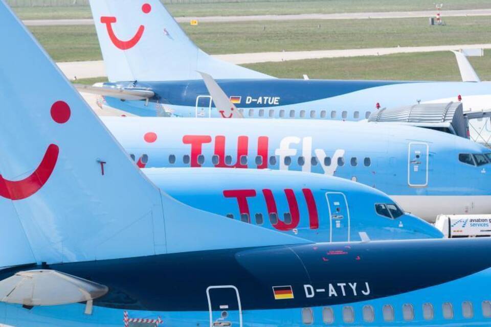 Tuifly-Maschinen am Flughafen Hannover-Langenhagen Tuifly-Maschinen am Flughafen Hannover-Langenhagen