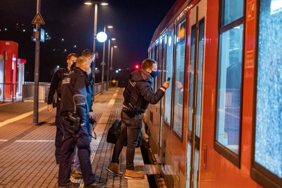 Auf Zug geschossen - Keine Verletzten Auf Zug geschossen - Keine Verletzten