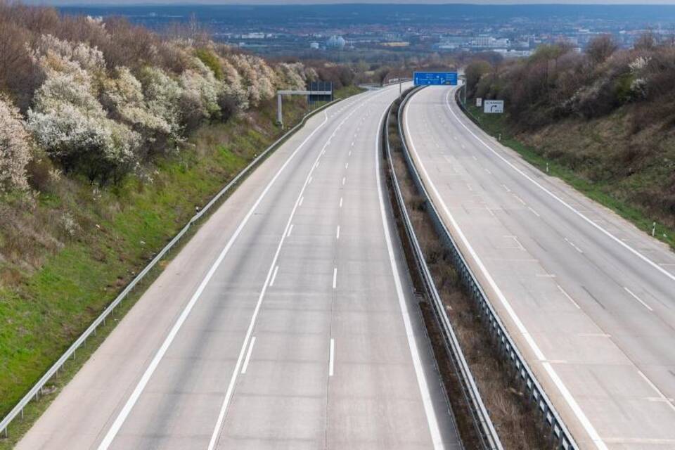 Coronavirus – leere Autobahn Coronavirus – leere Autobahn