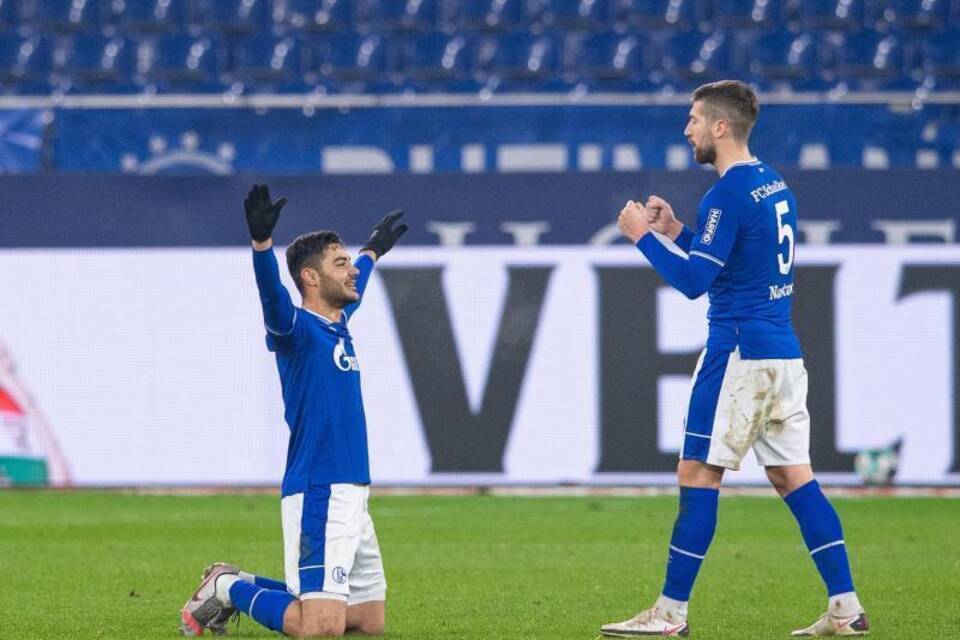 Erster Saisonsieg für Schalke 04 Erster Saisonsieg für Schalke 04