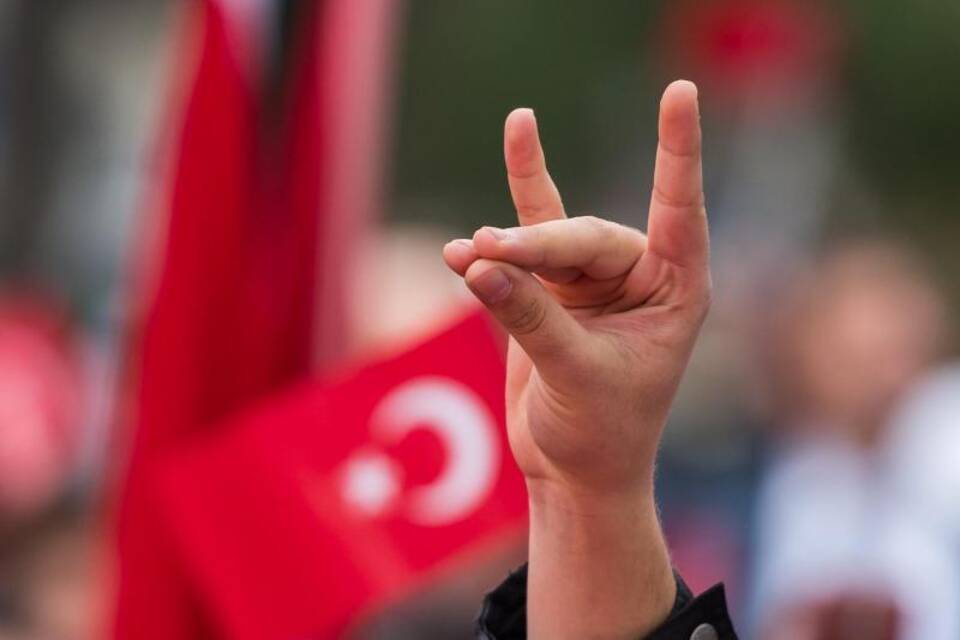 Türkische Rechtsextremisten Türkische Rechtsextremisten