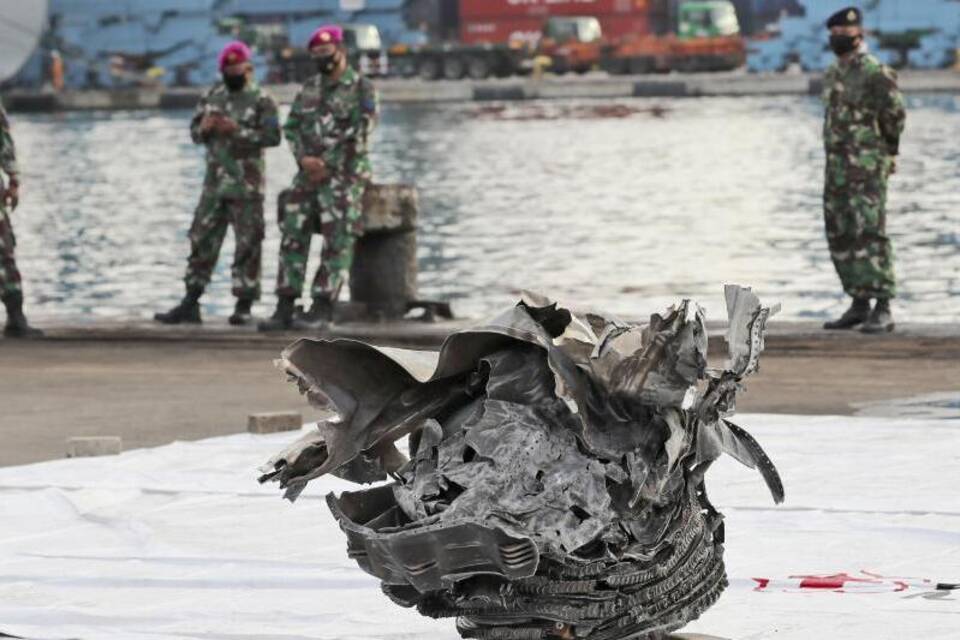 Flugzeugabsturz in Indonesien